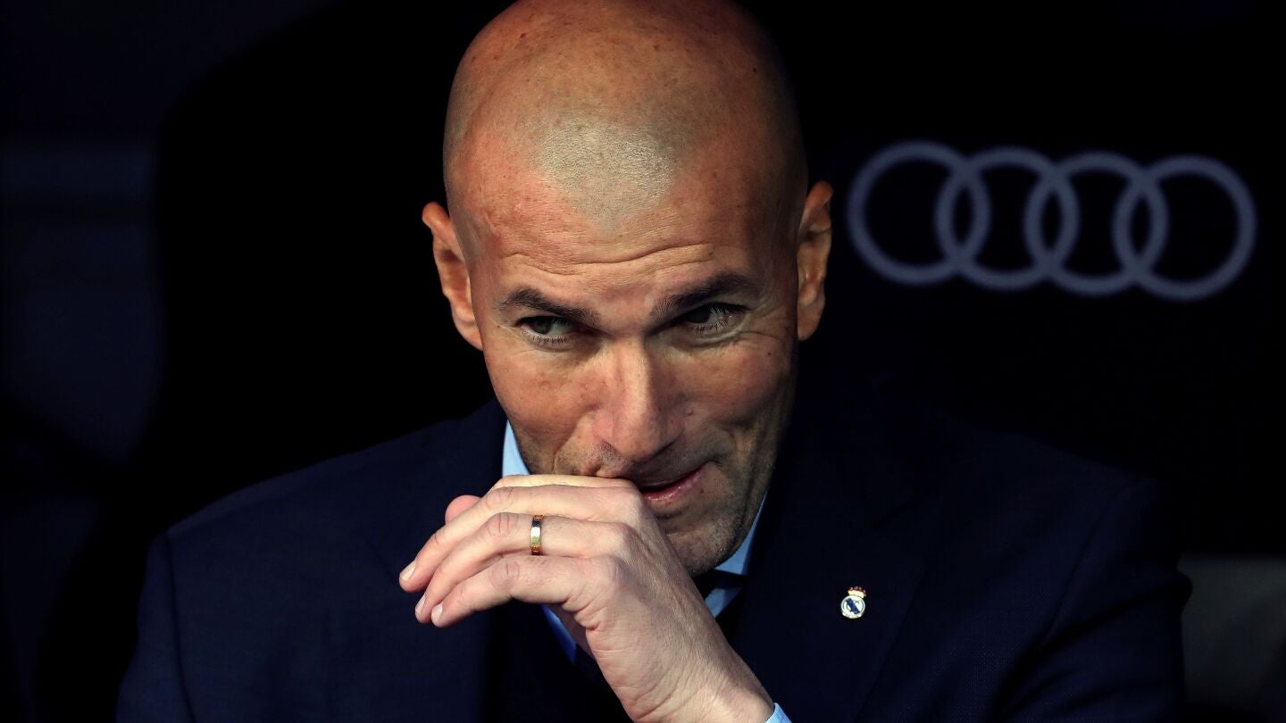 Zidane, en el banquillo del Bernab&eacute;u
