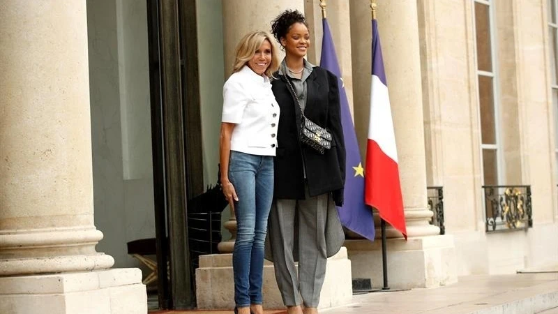 Brigitte Trogneux y Rihanna durante su visita al El&iacute;seo