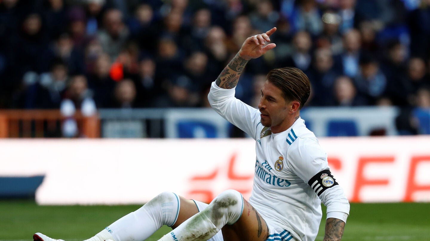 Sergio Ramos se lamenta tras una acci&oacute;n en El Cl&aacute;sico