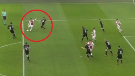 Justin Kluivert anota un golazo ante el Willen II