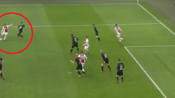 Justin Kluivert anota un golazo ante el Willen II Justin Kluivert anota un golazo ante el Willen II