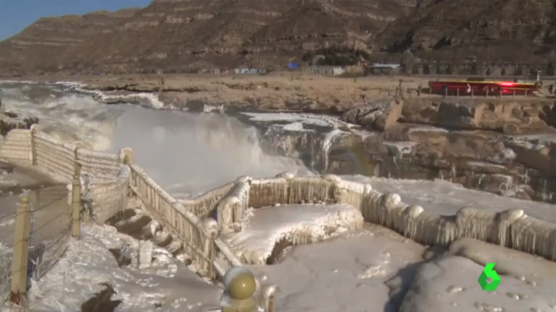 La catarata de Hukou congelada