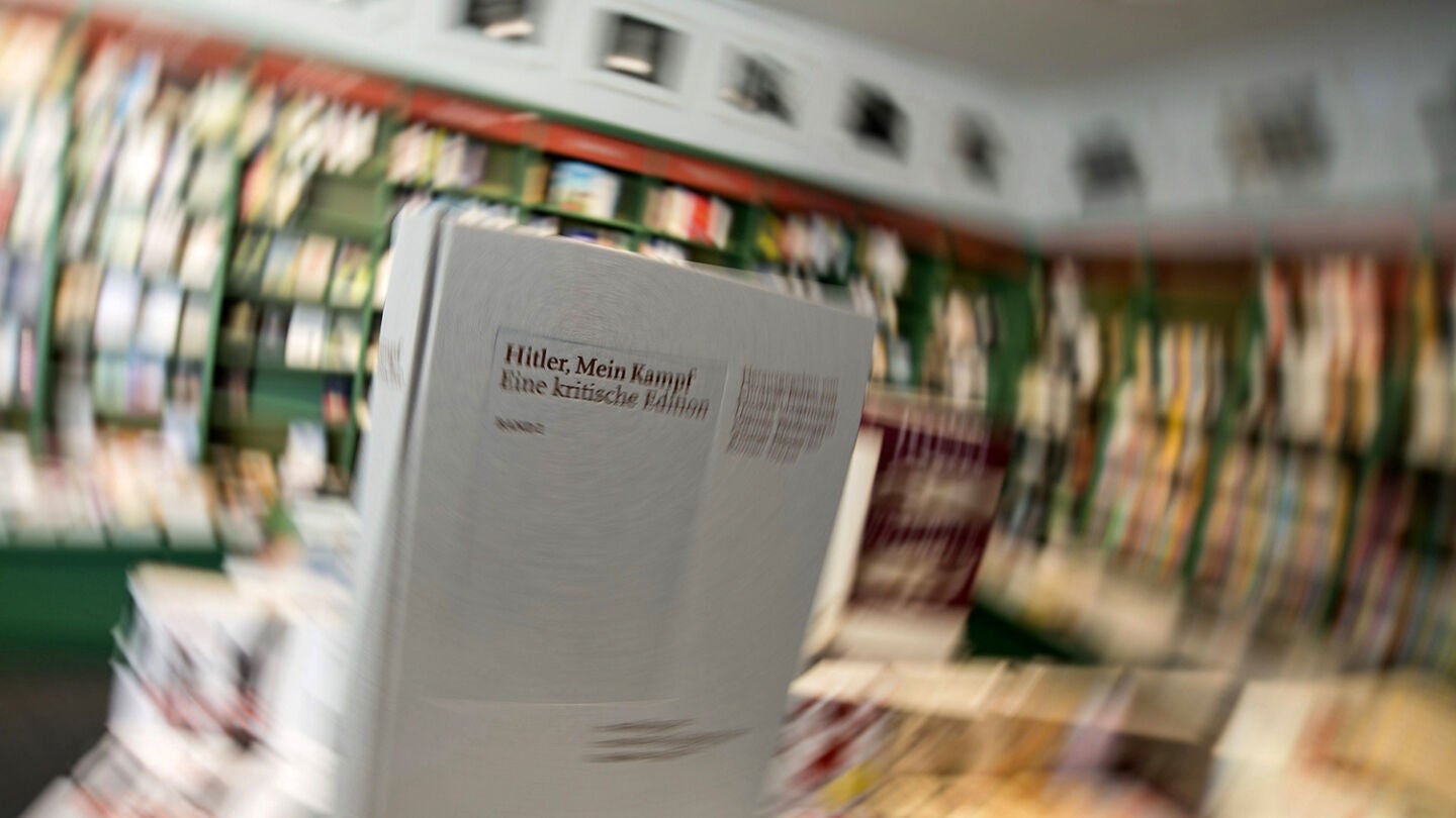 Ejemplar de la edici&oacute;n cr&iacute;tica del 'Mein Kampf' publicada en Alemania