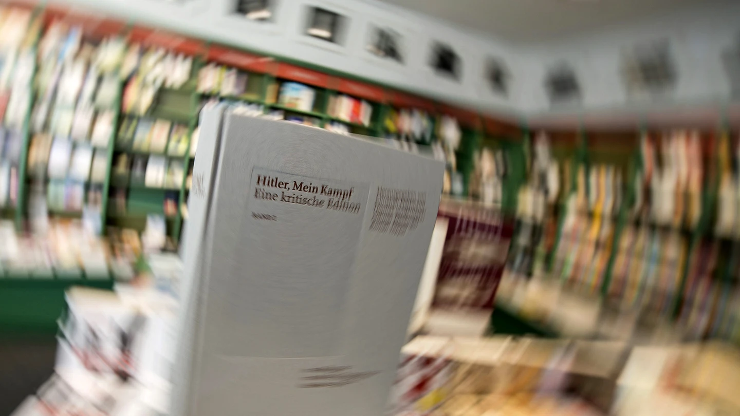 Ejemplar de la edición crítica del 'Mein Kampf' publicada en Alemania Ejemplar de la edición crítica del 'Mein Kampf' publicada en Alemania