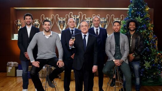 Florentino P&eacute;rez junto a Zidane, Pablo Laso, Ramos, Marcelo, Llull y Felipe Reyes