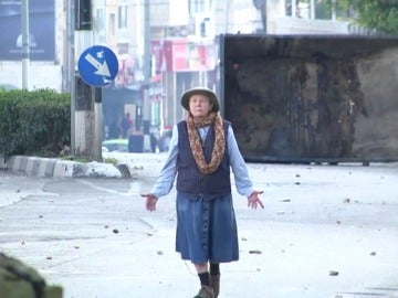 Las imágenes de una anciana palestina en Belén mediando entre soldados y manifestantes se han hecho virales Las imágenes de una anciana palestina en Belén mediando entre soldados y manifestantes se han hecho virales