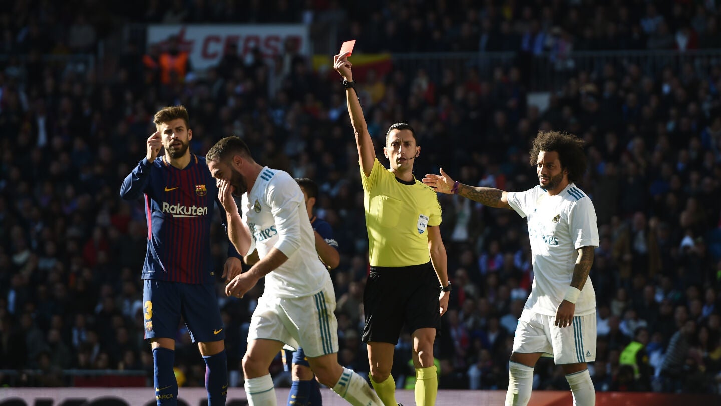 Dani Carvajal, en el momento de ser expulsado en el Cl&aacute;sico