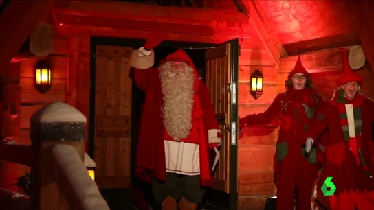 Santa Claus inicia su salida en trineo desde su casa en Finlandia Santa Claus inicia su salida en trineo desde su casa en Finlandia