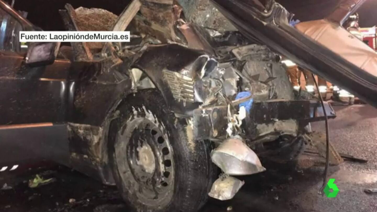 Restos del coche robado tras el siniestro