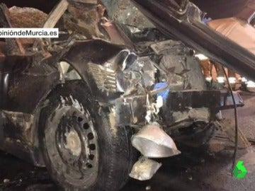 Restos del coche robado tras el siniestro Restos del coche robado tras el siniestro