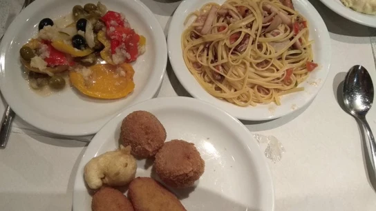 Menú navideño de los policías desplazados a Cataluña Menú navideño de los policías desplazados a Catal