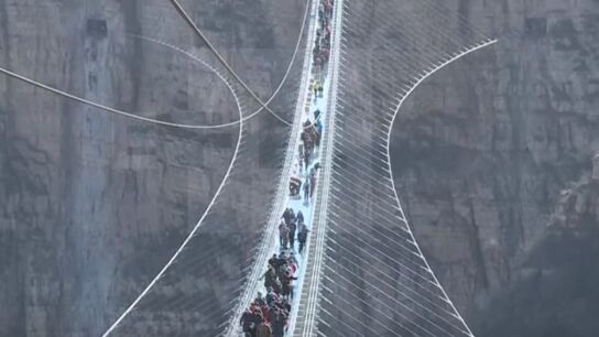 El puente de cristal m&aacute;s largo del mundo, en Hebei