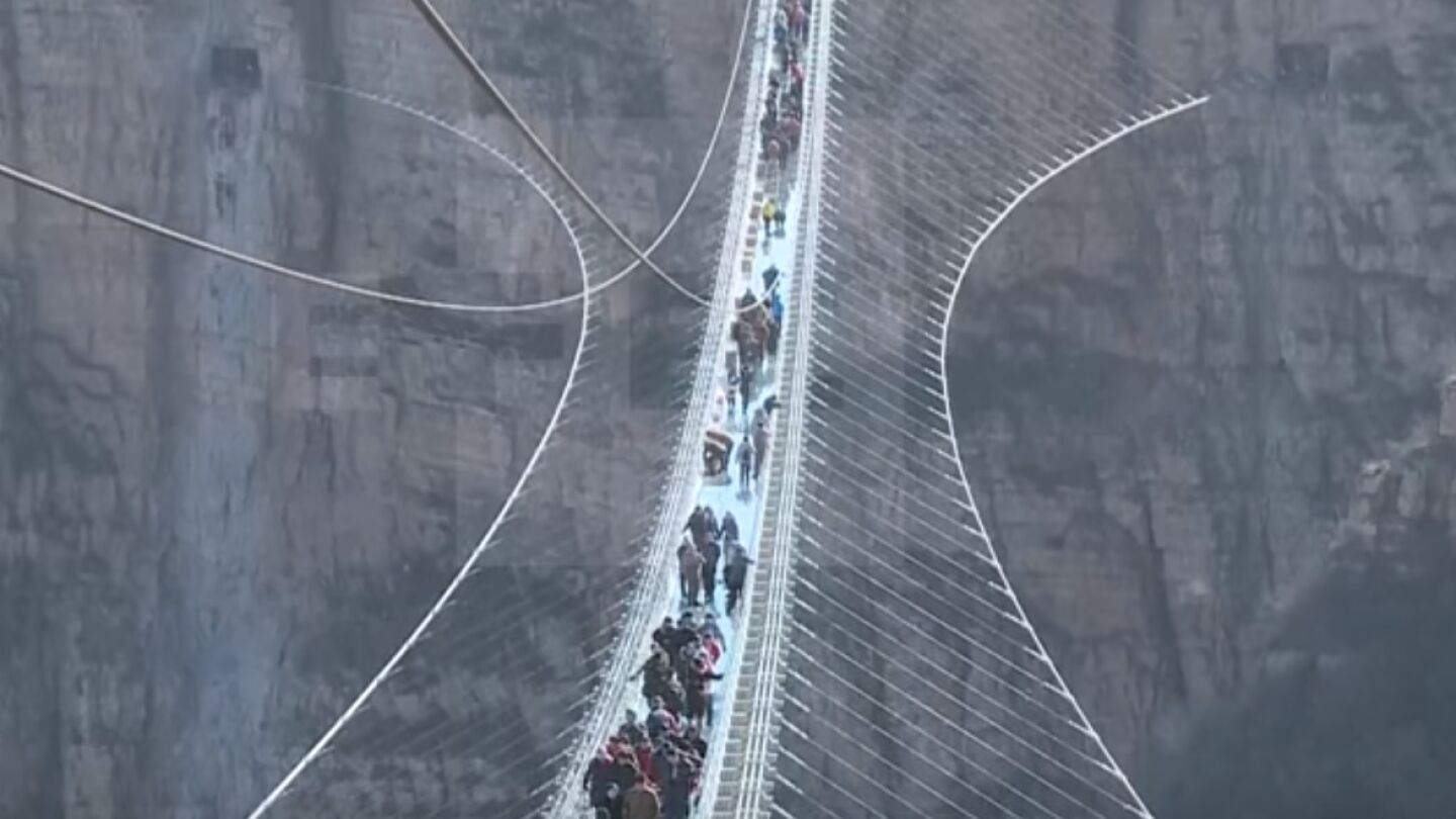 El puente de cristal m&aacute;s largo del mundo, en Hebei