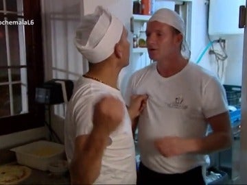El momento en el que Chicote tuvo que separar a dos cocineros que llegaron a las manos: así fue el viaje de Pesadilla en la cocina a Ibiza El momento en el que Chicote tuvo que separar a dos cocineros que llegaron a las manos: así fue el viaje de Pesadilla en la cocina a Ibiza