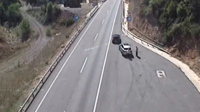 Dos ladrones utilizan el método del 'pincharuedas' en Barcelona