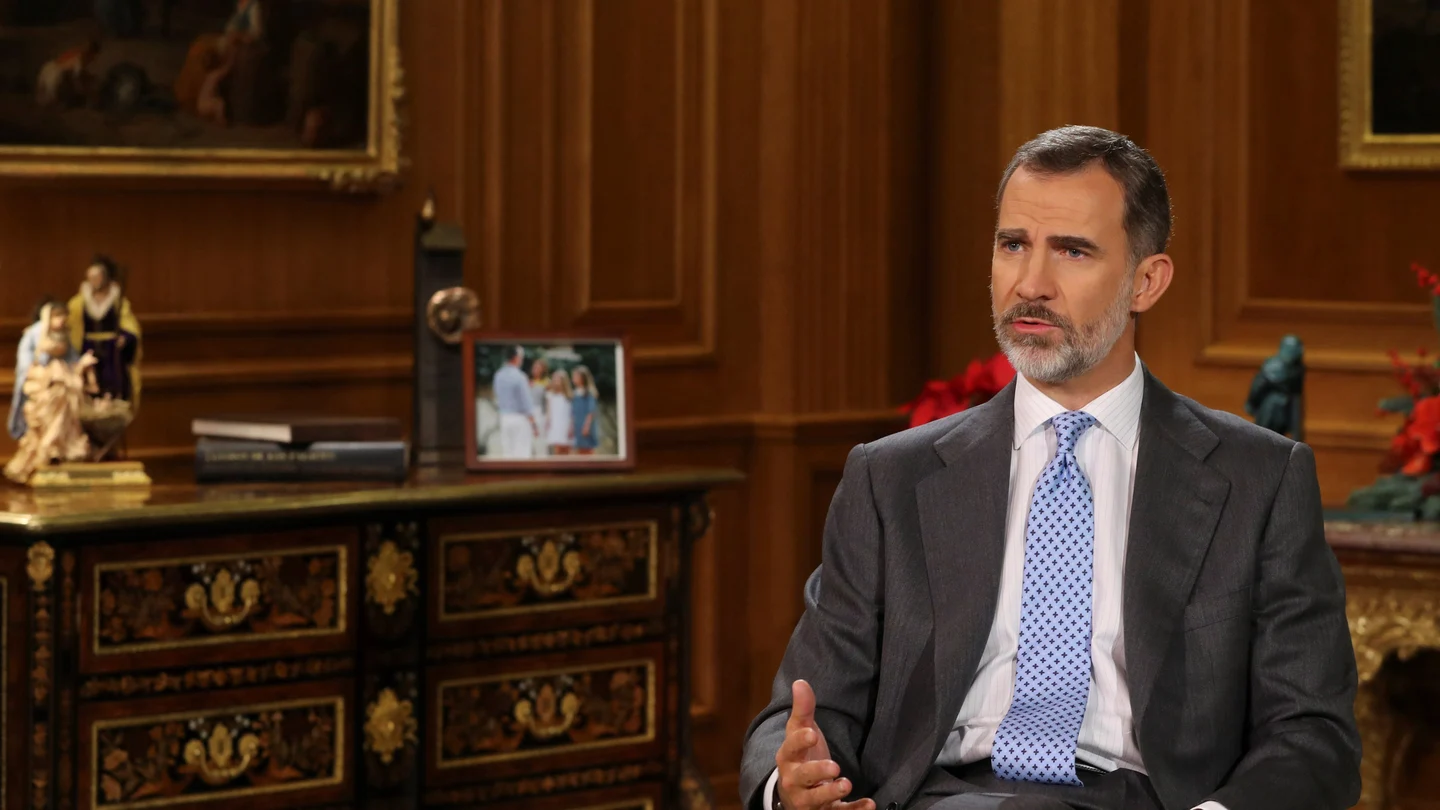 El Rey Felipe VI, durante su tradicional mensaje de Navidad desde el Palacio de La Zarzuela El Rey Felipe VI, durante su tradicional mensaje de Navidad desde el Palacio de La Zarzuela