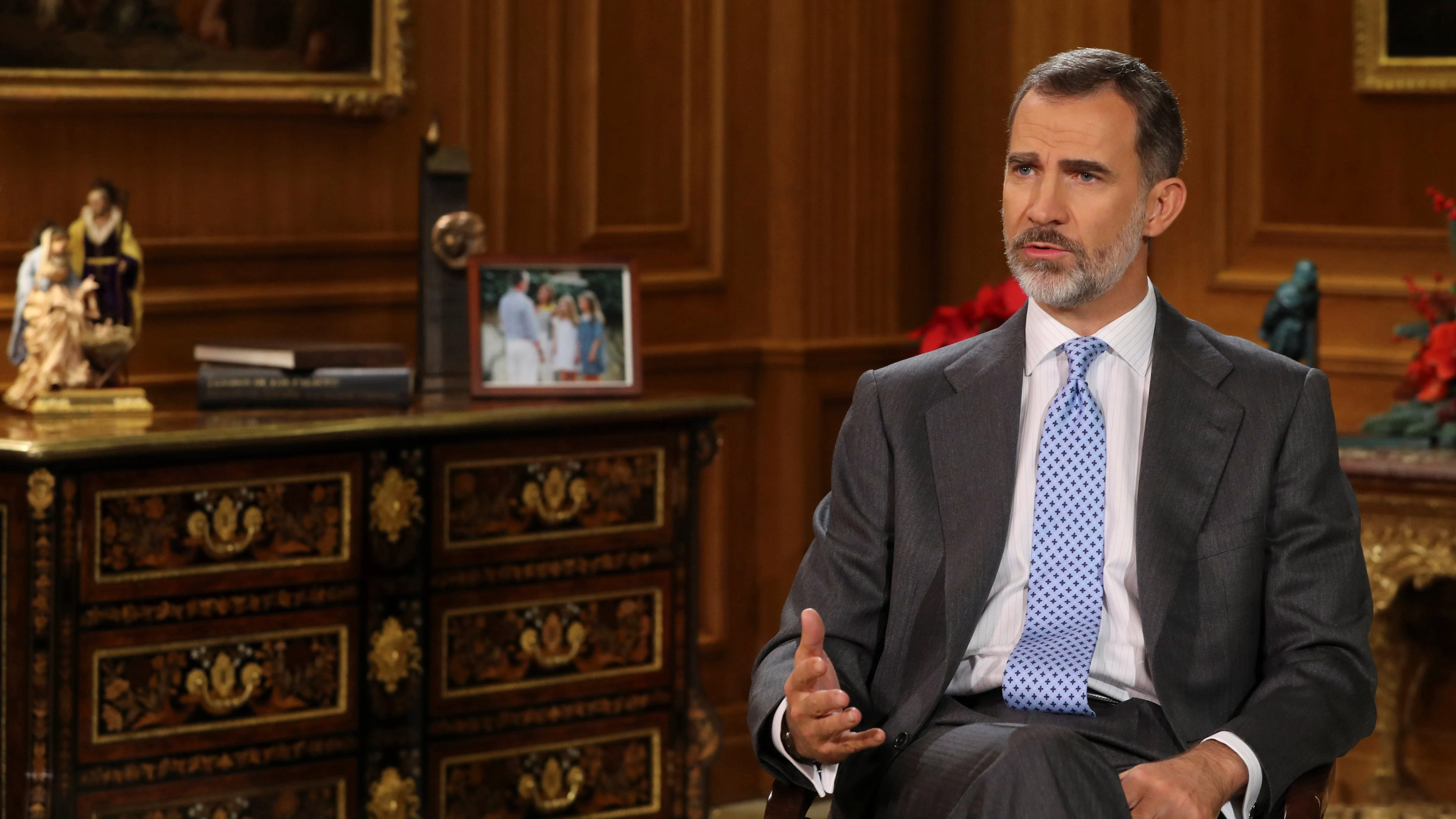 El Rey Felipe VI, durante su tradicional mensaje de Navidad desde el Palacio de La Zarzuela