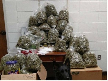 Decomisan 27 kilos de marihuana en una furgo de dos octogenarios Decomisan 27 kilos de marihuana en una furgo de dos octogenarios
