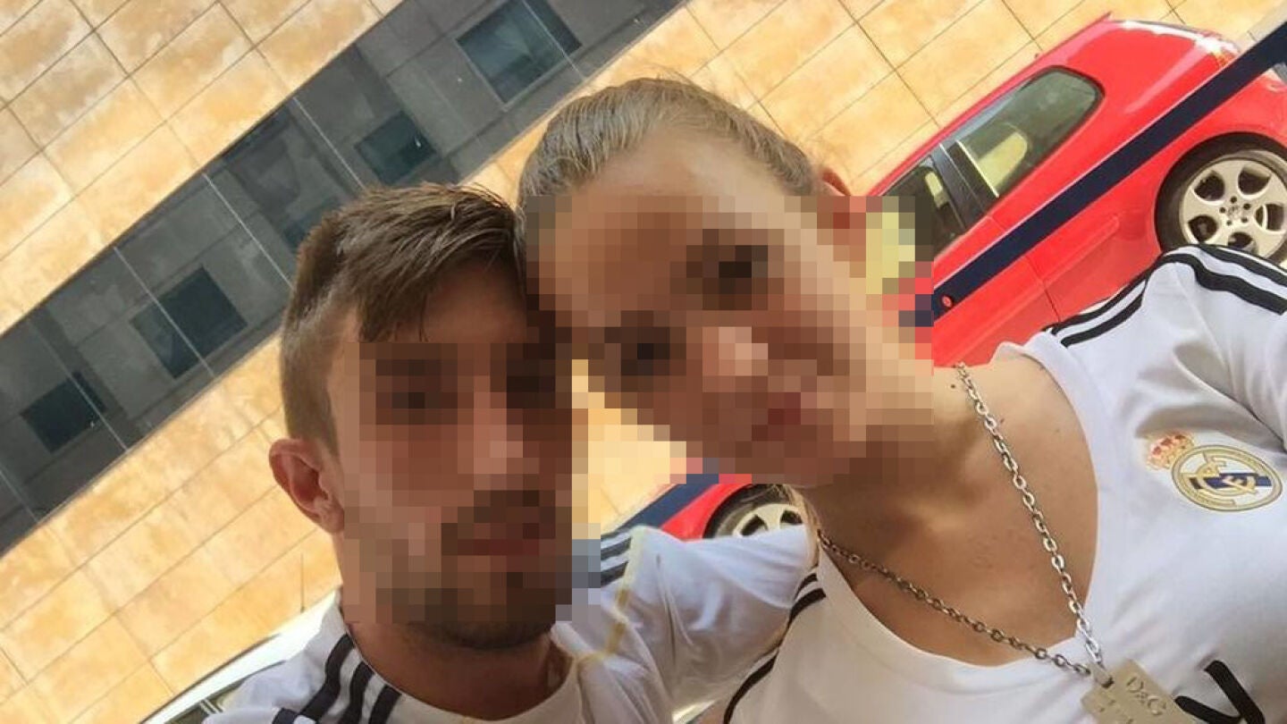La joven de Benic&agrave;ssim en una foto con su entonces pareja