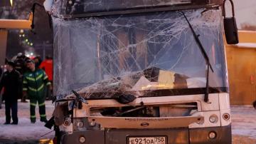 El estado en el que quedó el autobús accidentado en Moscú