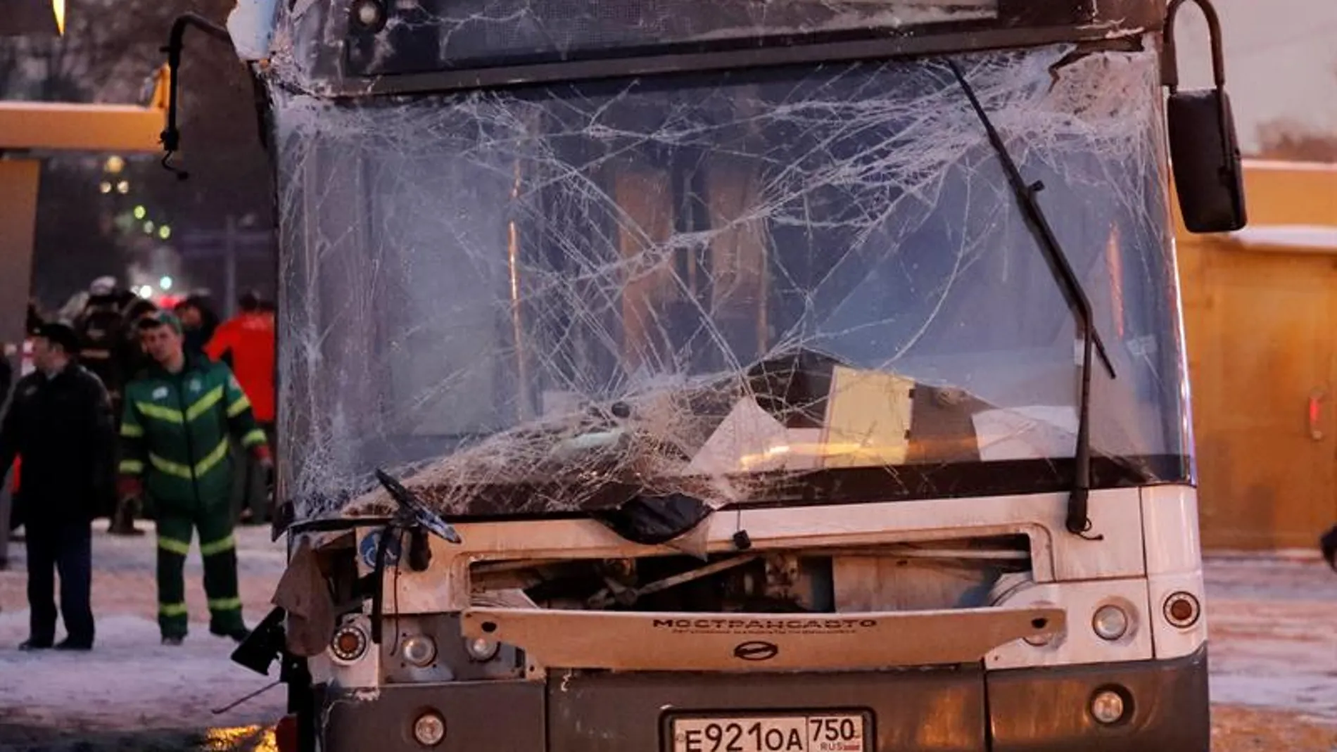 El estado en el que quedó el autobús accidentado en Moscú