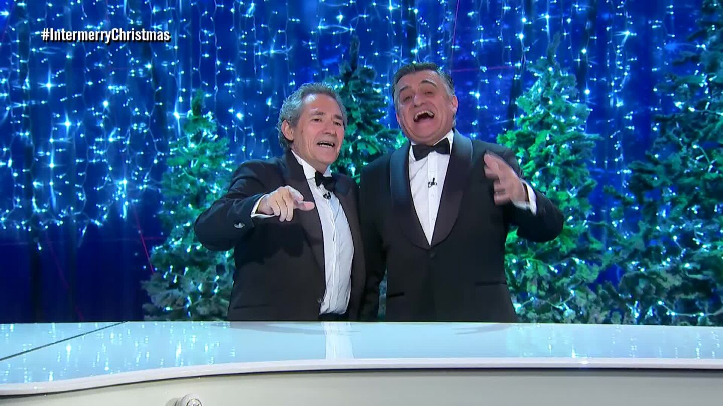 El Gran Wyoming y Miguel R&iacute;os, cantando a d&uacute;o en El InterMerry Christmas