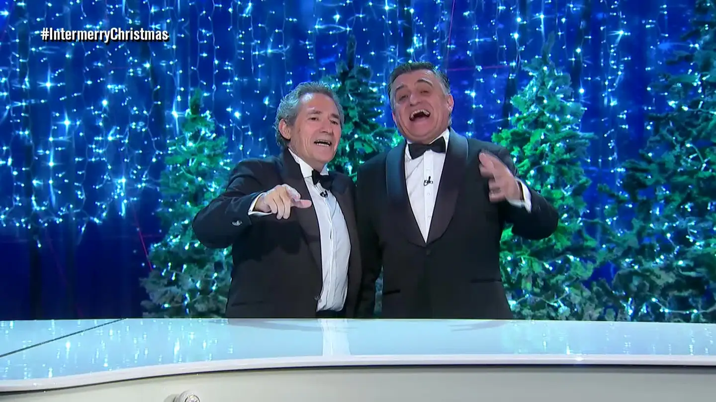 El Gran Wyoming y Miguel Ríos, cantando a dúo en El InterMerry Christmas El Gran Wyoming y Miguel Ríos, cantando a dúo en El InterMerry Christmas