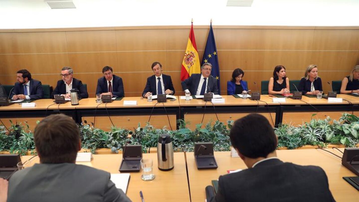 El ministro del Interior, Juan Ignacio Zoido, preside la reuni&oacute;n del Pacto Antiyihadista