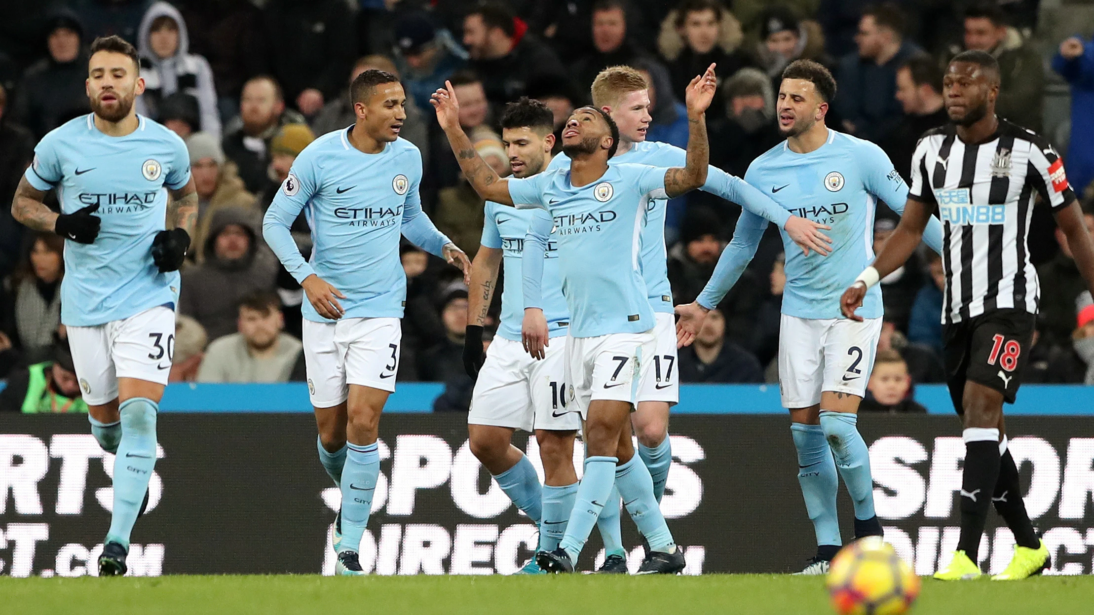 Sterling celebra su gol ante el Newcastle