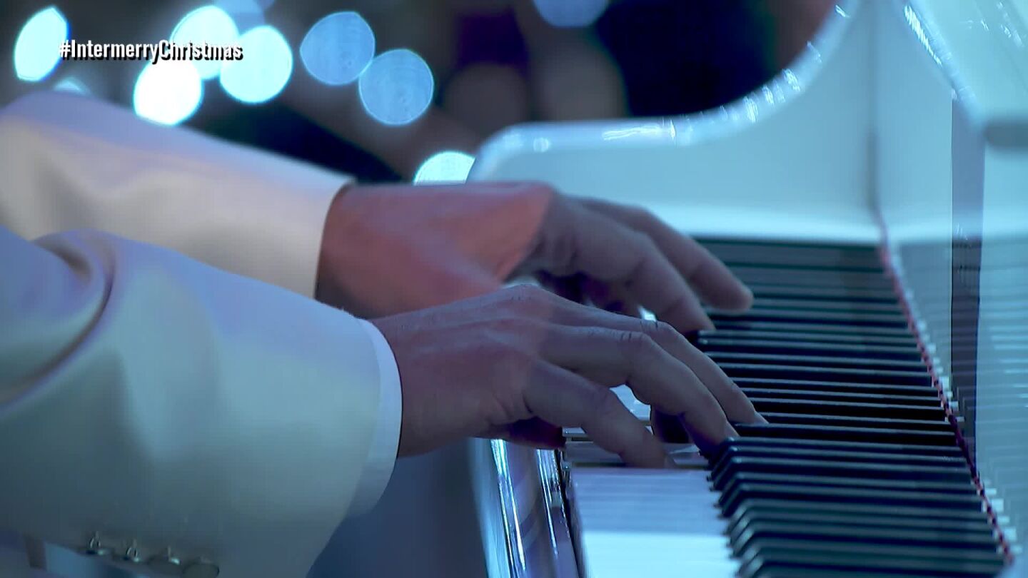 El himno del PP a piano, en El InterMerry Christmas 