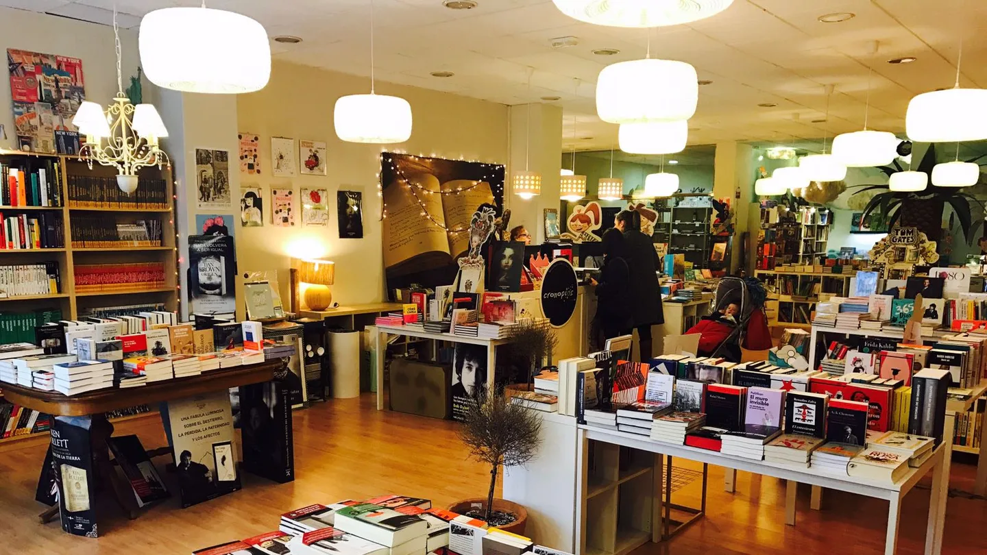 Libreria Cronopios Lecturas en la Maleta con la librera Mercedes Corbillón