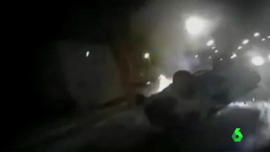 El coche volcado con los jóvenes dentro rescatecoche