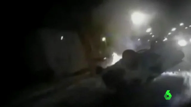El coche volcado con los jóvenes dentro rescatecoche