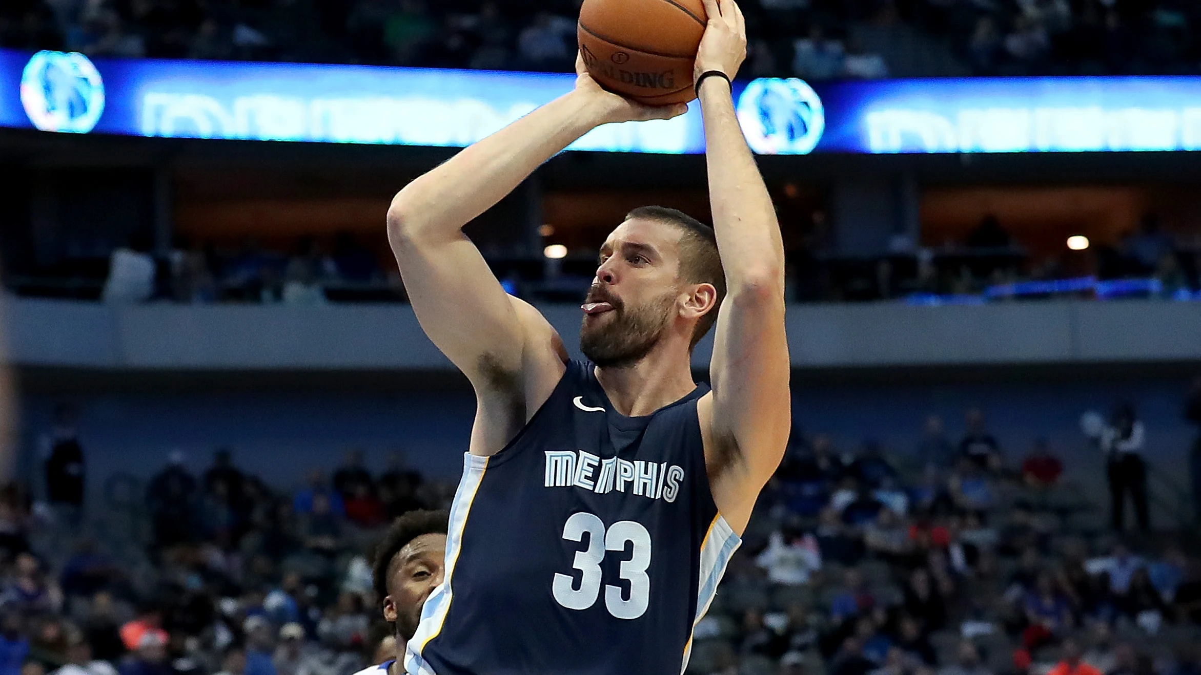 Marc Gasol lanza a canasta en un partido con los Grizzlies