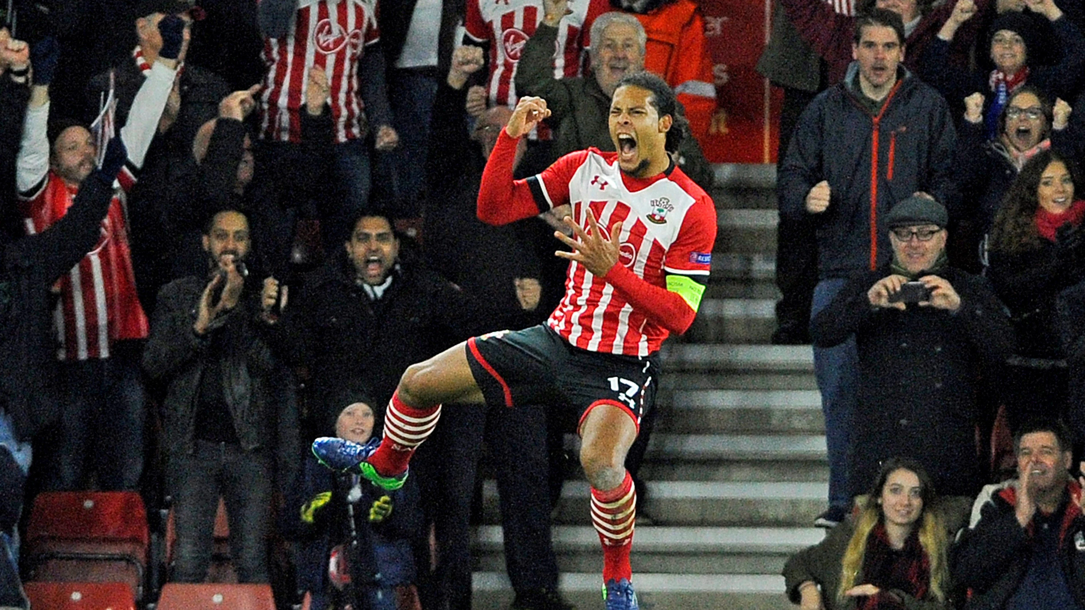 Van Dijk celebra un gol con el Southampton