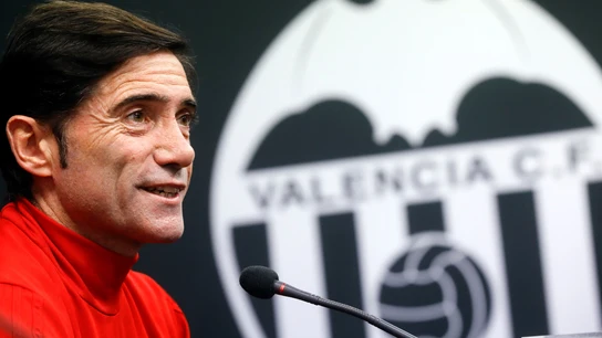 Marcelino García Toral, en una rueda de prensa con el Valencia Marcelino García Toral, en una rueda de prensa con el Valencia