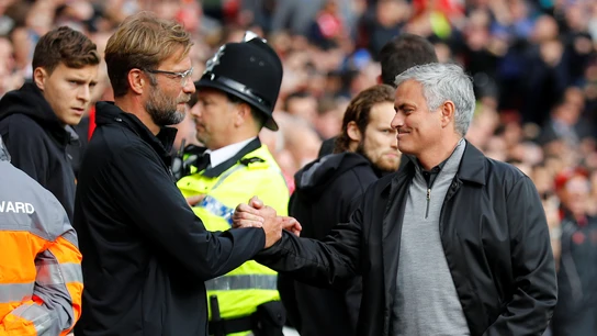 Klopp y Mourinho se saludan tras un partido Klopp y Mourinho se saludan tras un partido