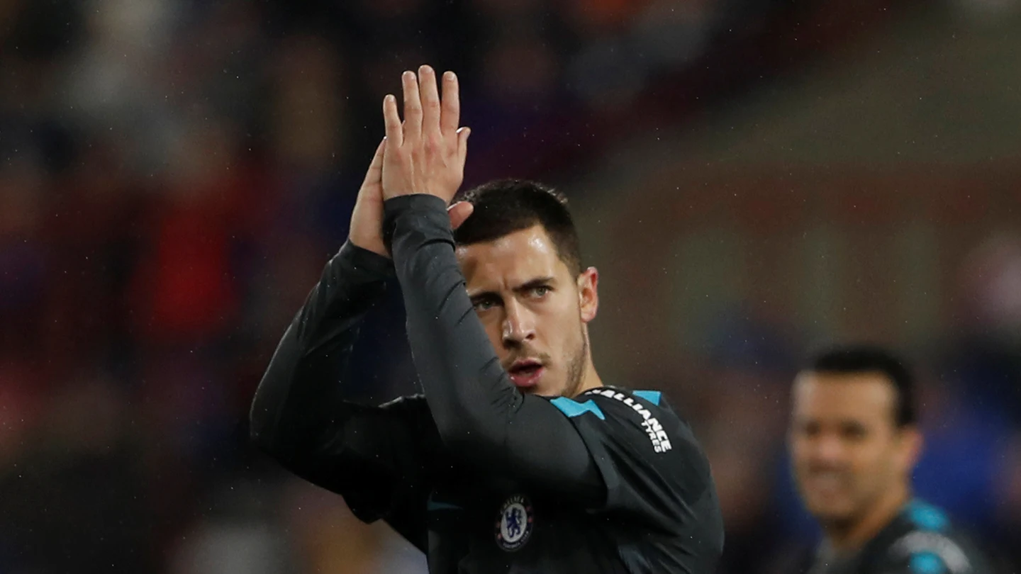 Hazard aplaude a los aficionados Hazard aplaude a los aficionados