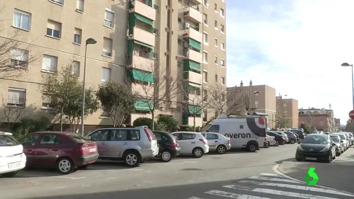 Edificio desde el que cayó el hombre en Sabadell