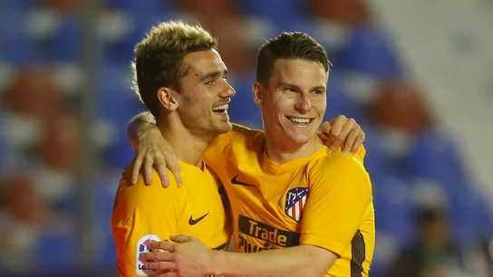 Gameiro y Griezmann celebran un gol Gameiro y Griezmann celebran un gol