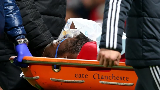 Lukaku abandona el partido en camilla Lukaku abandona el partido en camilla