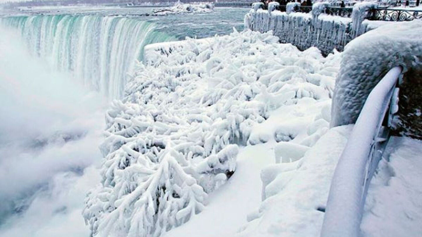 Cataratas del Ni&aacute;gara congeladas