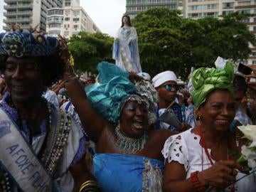 Los fieles de Iemanjá rinden homenaje a la diosa de las aguas Los fieles de Iemanjá rinden homenaje a la diosa de las aguas