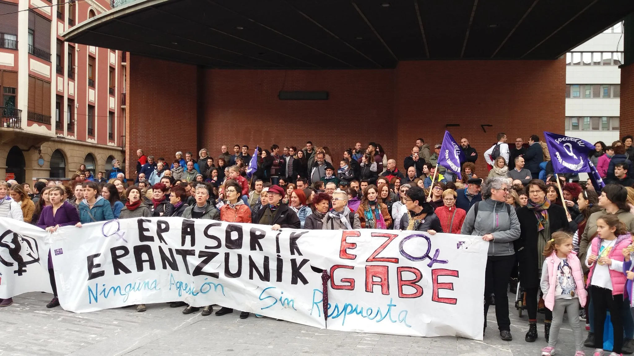 Manifestación en Barakaldo por la agresión sexual a una menor