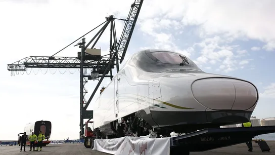 Un tren AVE Talgo fabricado para Arabia Saudí, conocido como el "AVE de los peregrinos", Un tren AVE Talgo fabricado para Arabia Saudí, conocido como el "AVE de los peregrinos",