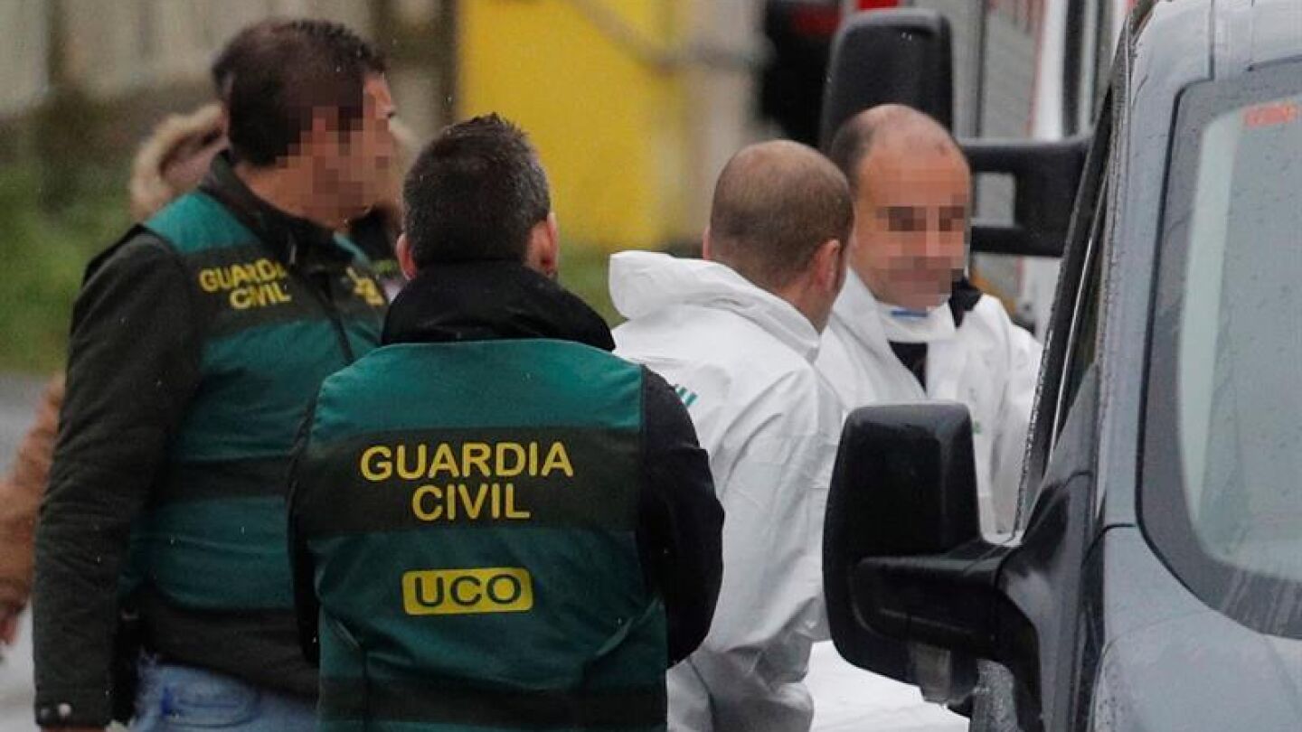 Imagen del traslado del cad&aacute;ver encontrado