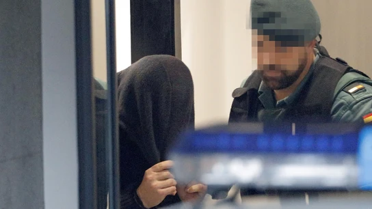 José Enrique Abuín Gey, 'el Chicle', detenido por la muerte violenta de la joven Diana Quer, es trasladado por agentes de la Guardia Civil José Enrique Abuín Gey, 'el Chicle', detenido por la muerte violenta de la joven Diana Quer, es trasladado por agentes de la Guardia Civil