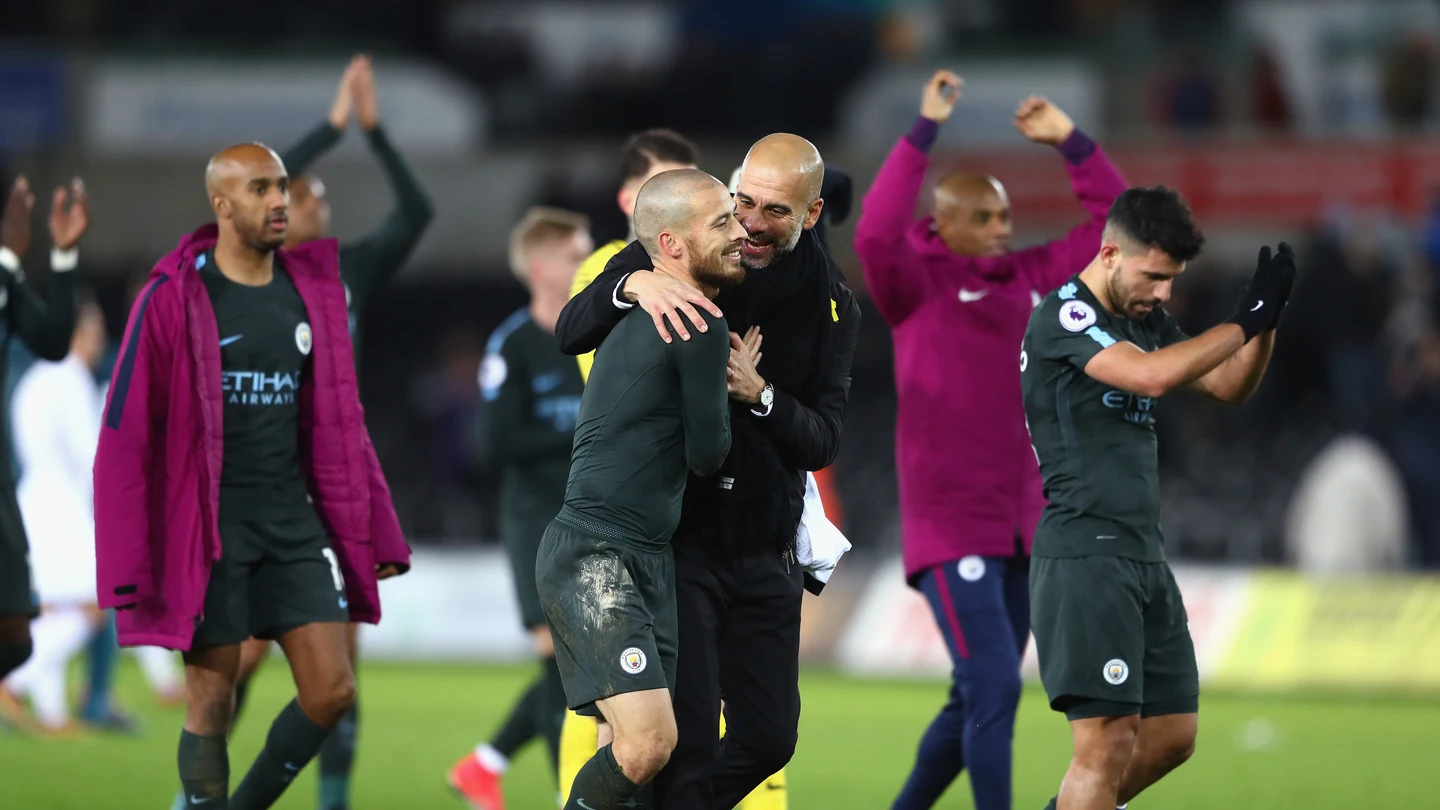 Guardiola abraza a Silva tras un partido Guardiola abraza a Silva tras un partido