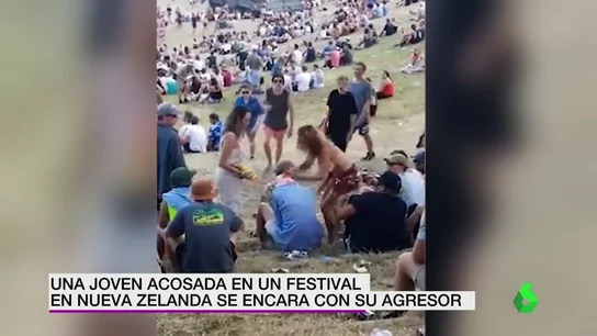 Una joven acosada en un festival Una joven acosada en un festival