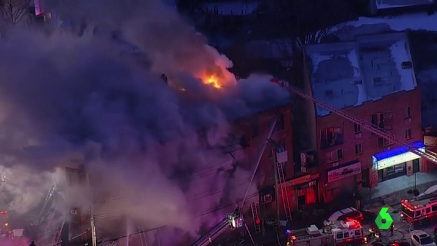 Un edificio de Nueva York ardiendo